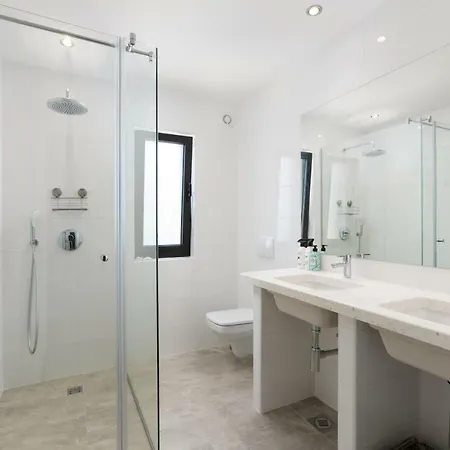 Luxury 3 Floors Seaside Only 25 Min From Split Airport! No.4 Vinišće