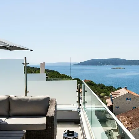 Luxury 3 Floors Seaside Only 25 Min From Split Airport! No.4 Vinišće