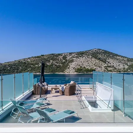 Luxury 3 Floors Seaside Only 25 Min From Split Airport! No.4 * Vinišće