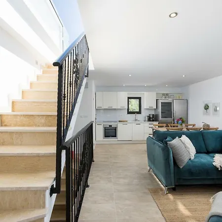 Apartment Luxury 3 Floors Seaside Only 25 Min From Split Airport! No.4