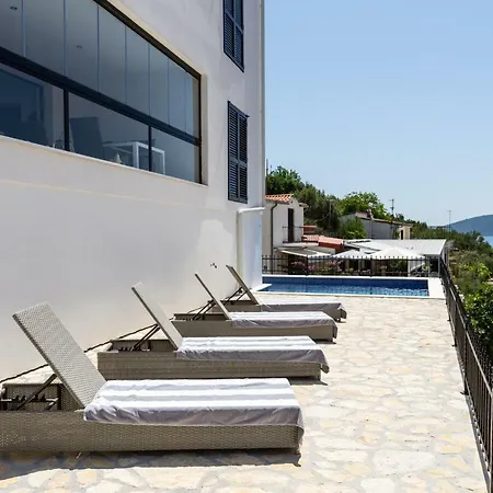 Luxury 3 Floors Seaside Only 25 Min From Split Airport! No.4 Apartment Vinišće