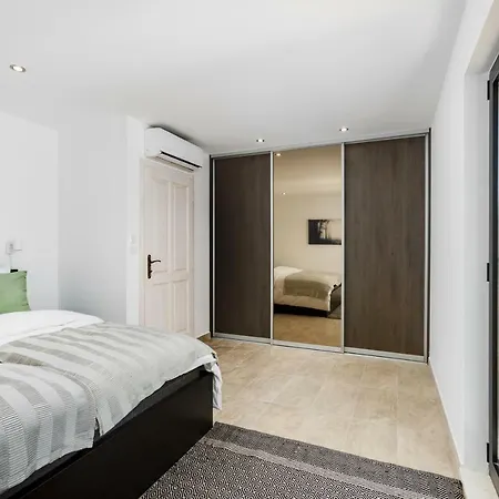 Luxury 3 Floors Seaside Only 25 Min From Split Airport! No.4 Vinišće