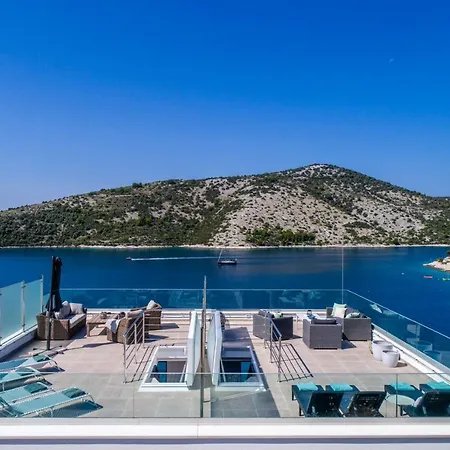 Luxury 3 Floors Seaside Only 25 Min From Split Airport! No.4 Vinišće